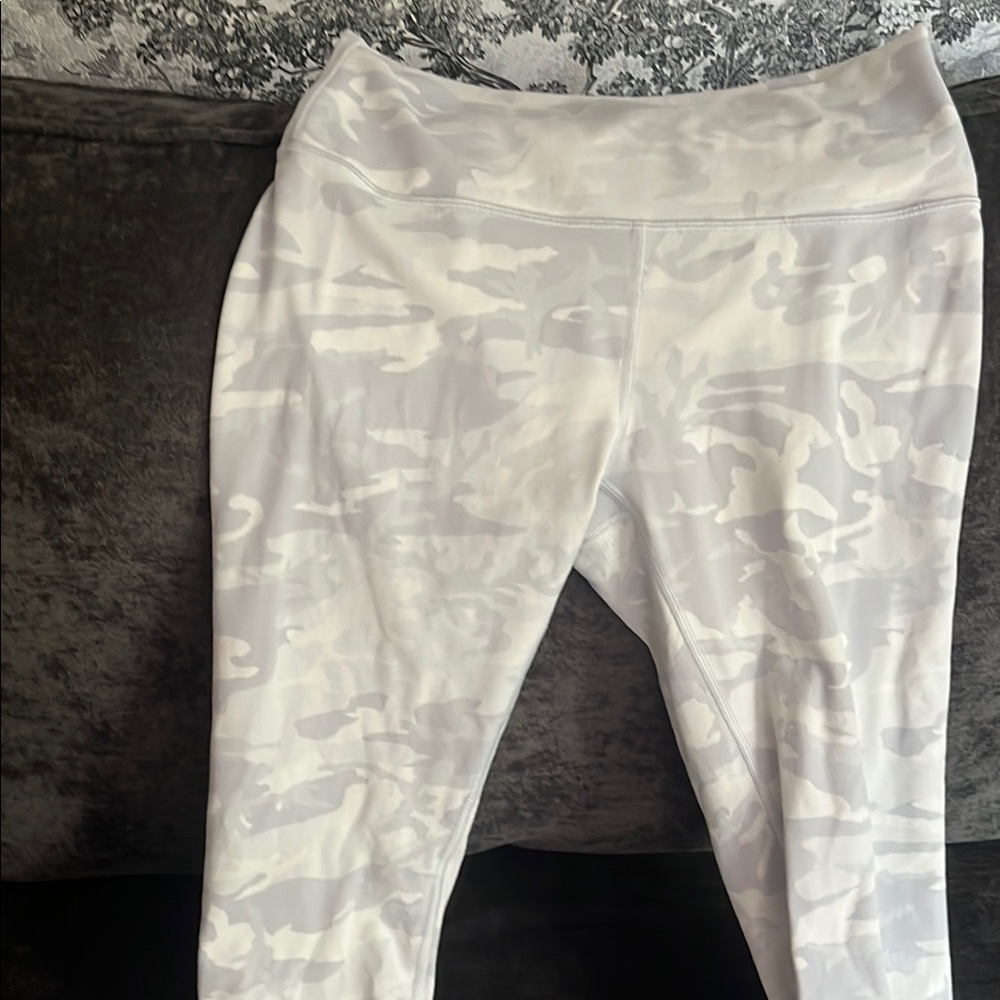 Lululemon Athletica Gray and White Leggings with Moisture-Wicking Fabric